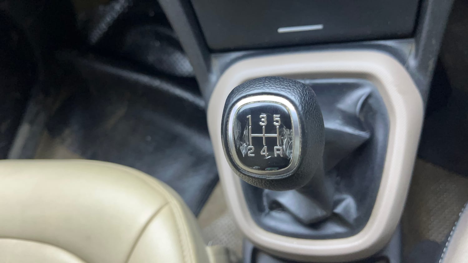 Used 2015 Hyundai Xcent S 1.2 (O) Petrol Manual interior GEAR  KNOB VIEW