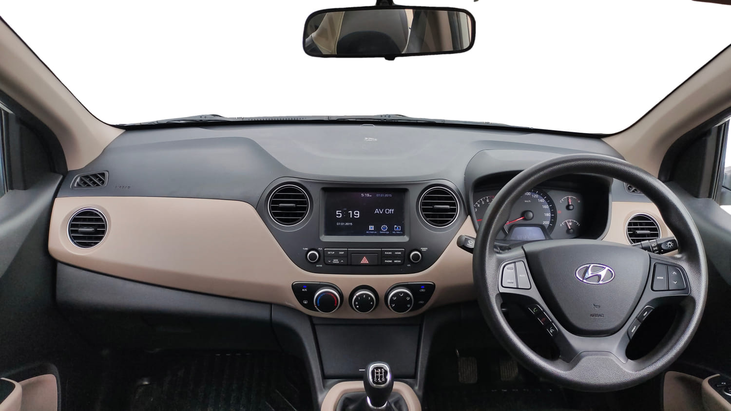 Used 2017 Hyundai Xcent SX Petrol Manual interior DASHBOARD VIEW