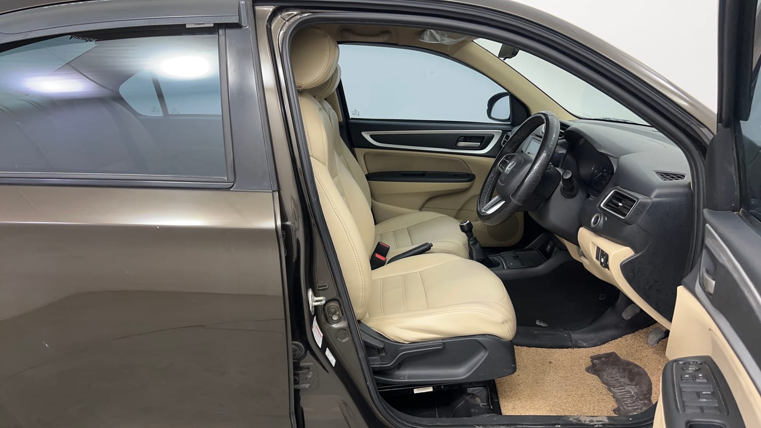 Used 2024 Honda Amaze 1.2 VX i-VTEC CNG (Outside Fitted) Cng Manual interior RIGHT SIDE FRONT DOOR CABIN VIEW