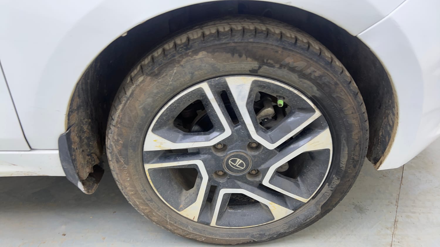 Used 2020 Tata Tigor XZ Plus Petrol Manual tyres RIGHT FRONT TYRE RIM VIEW