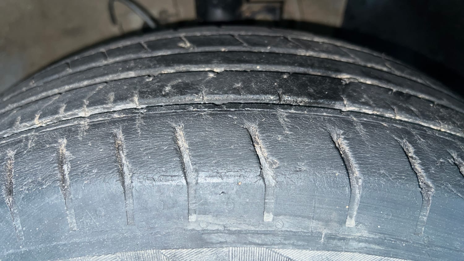 Used 2022 Hyundai Venue SX 1.2 Petrol Petrol Manual tyres RIGHT FRONT TYRE TREAD VIEW