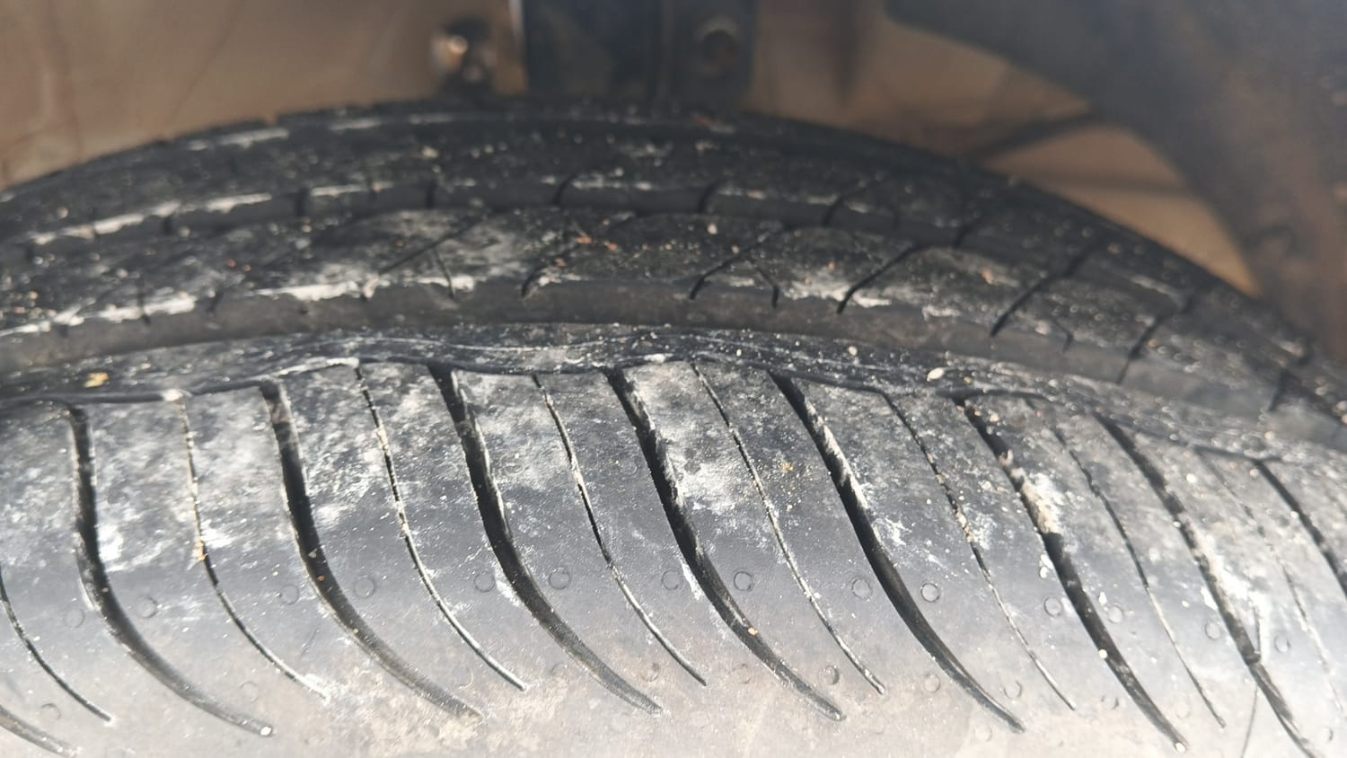 Used 2020 Maruti Suzuki Swift ZXi Petrol Manual tyres RIGHT FRONT TYRE TREAD VIEW