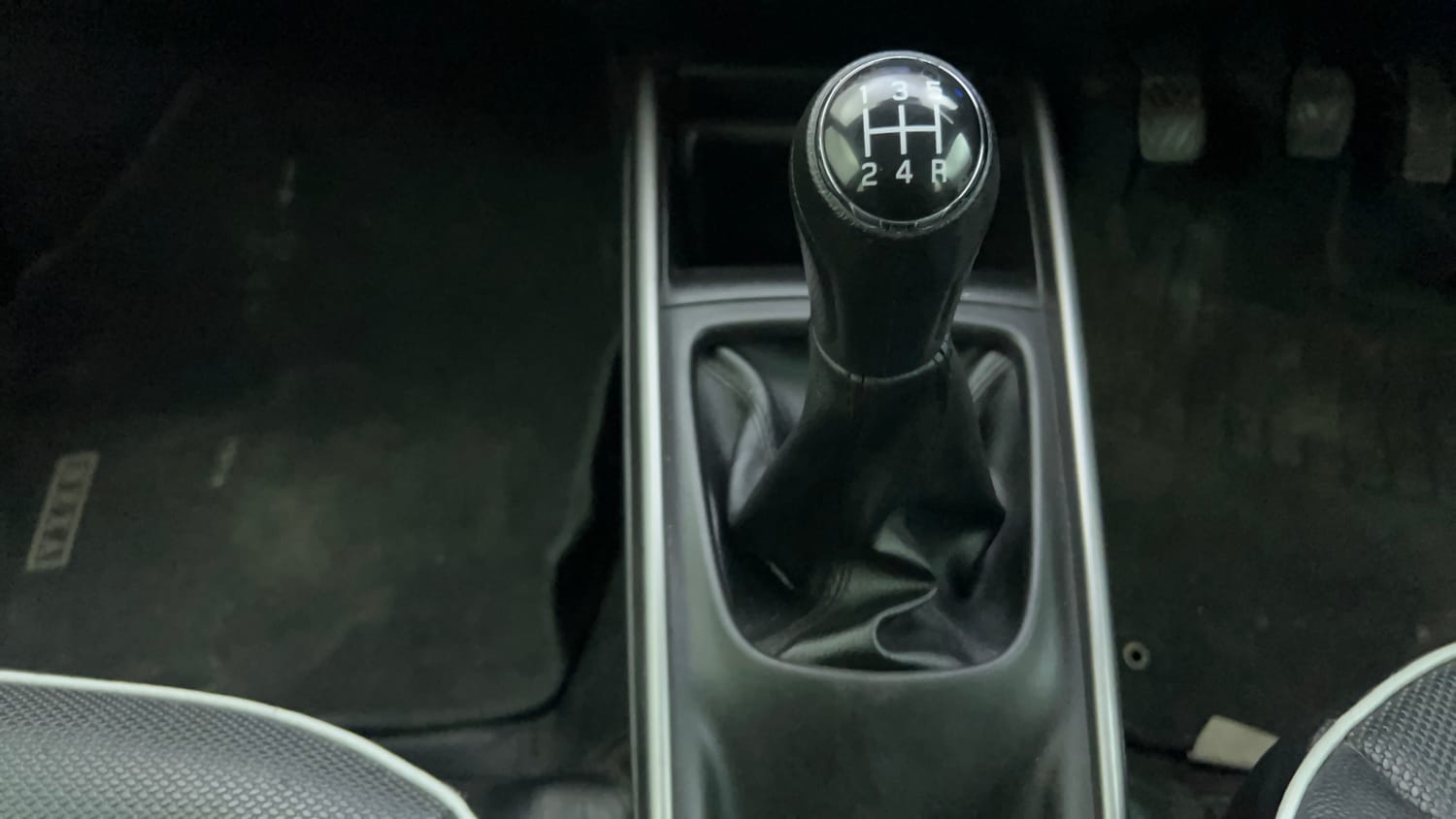 Used 2019 Maruti Suzuki Baleno Alpha Petrol Manual interior GEAR  KNOB VIEW