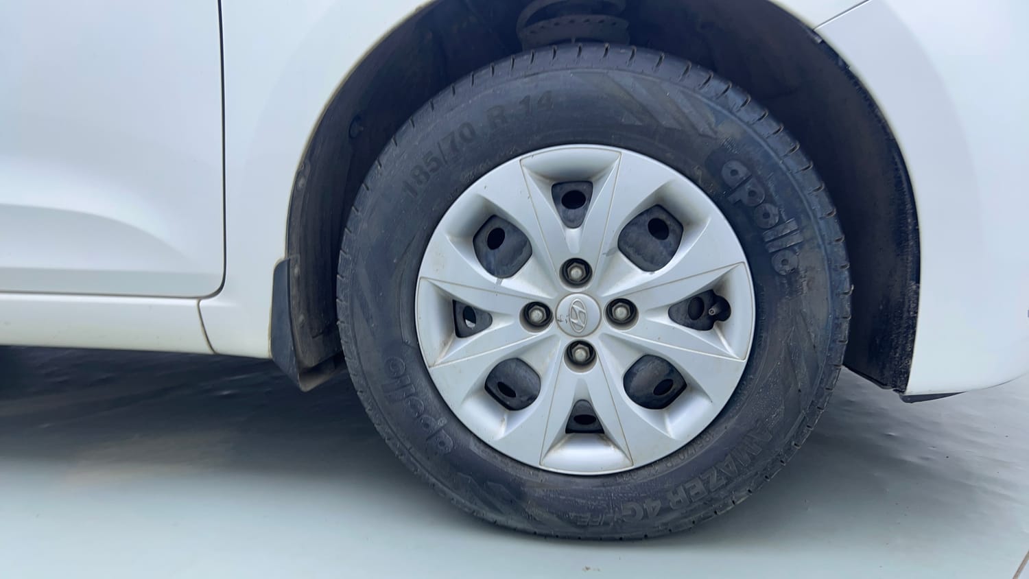 Used 2018 Hyundai Elite i20 Magna Executive 1.2 Petrol Manual tyres RIGHT FRONT TYRE RIM VIEW