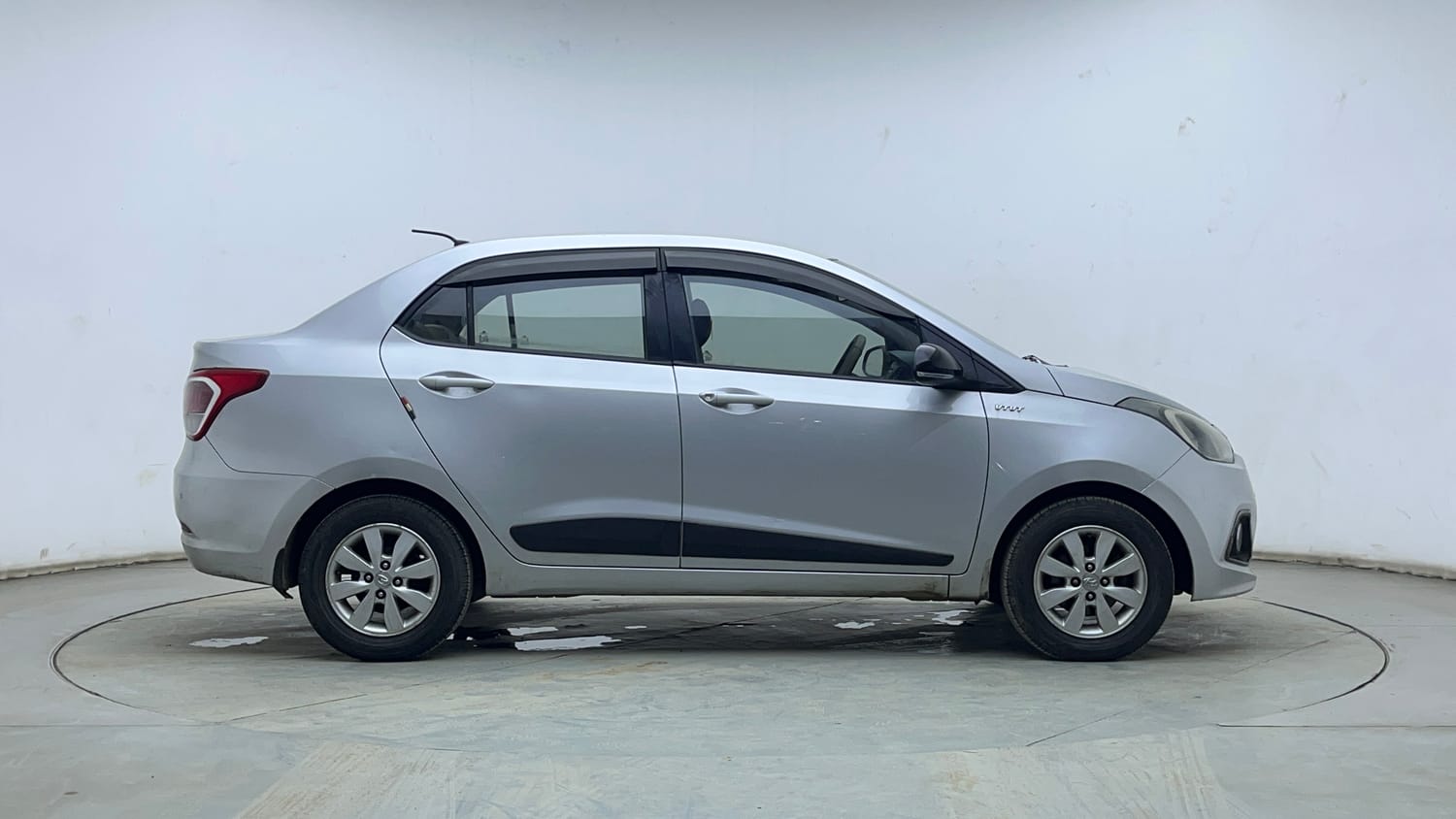 Used 2015 Hyundai Xcent S 1.2 (O) Petrol Manual exterior RIGHT SIDE VIEW