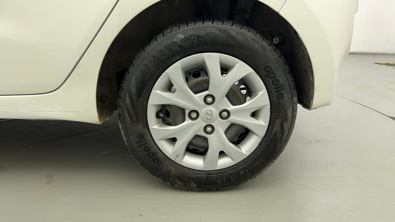 Used 2016 Hyundai Grand i10 Magna AT 1.2 Kappa VTVT Petrol Automatic tyres LEFT REAR TYRE RIM VIEW