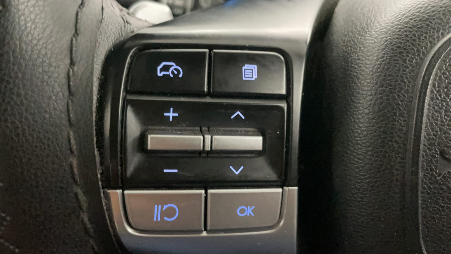 Used 2023 Hyundai Verna SX 1.5 Petrol IVT Petrol Automatic top_features Cruise control