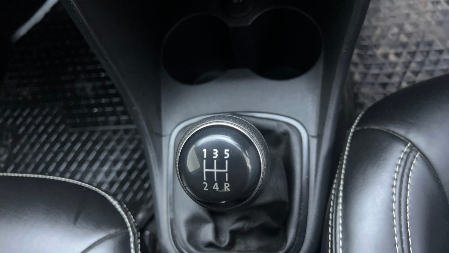 Used 2020 Volkswagen Polo Trendline 1.0L (P) Petrol Manual interior GEAR  KNOB VIEW