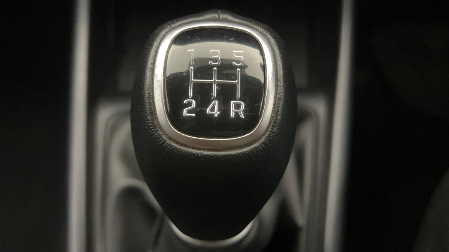 Used 2022 Hyundai New i20 Asta (O) 1.2 MT Petrol Manual interior GEAR  KNOB VIEW