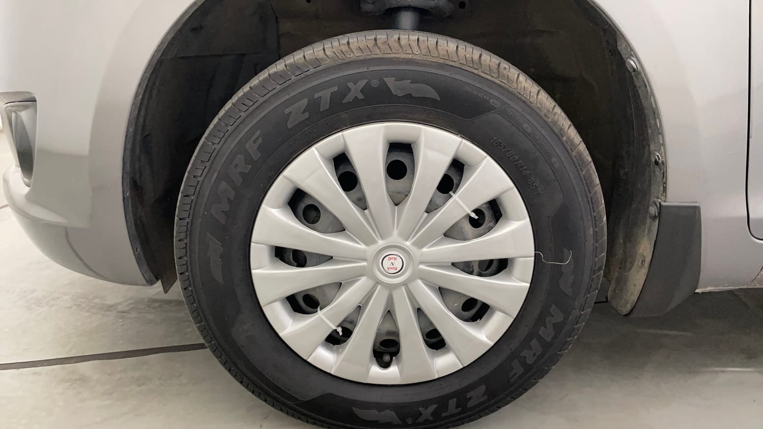 Used 2014 Maruti Suzuki Swift VXi Petrol Manual tyres LEFT FRONT TYRE RIM VIEW