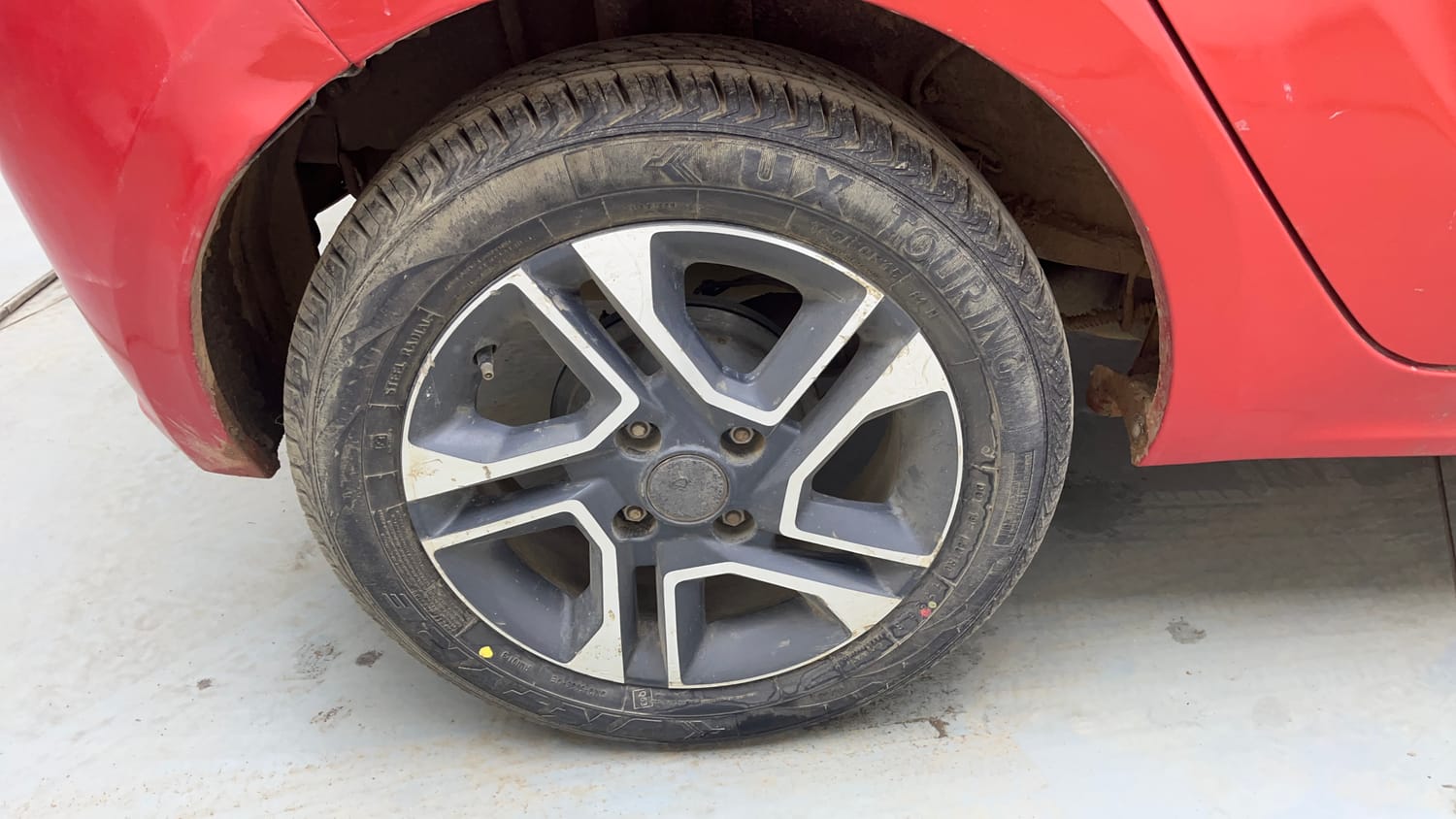 Used 2021 Tata Tiago XZA Plus Petrol Automatic tyres RIGHT REAR TYRE RIM VIEW