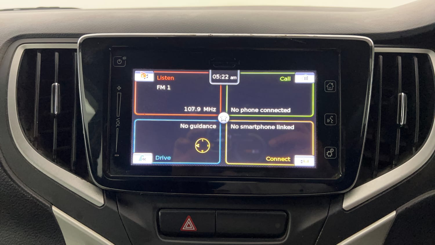 Used 2017 Maruti Suzuki Baleno Alpha 1.2 Petrol Manual top_features Touch screen infotainment system