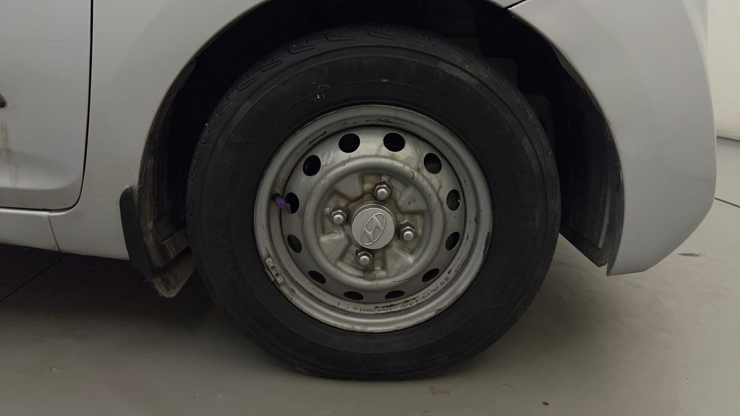 Used 2016 Hyundai Eon Era + Petrol Manual tyres RIGHT FRONT TYRE RIM VIEW
