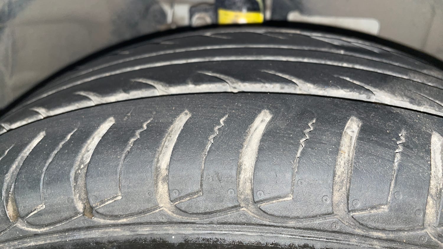 Used 2018 Ford EcoSport Titanium 1.5L Ti-VCT Petrol Manual tyres RIGHT FRONT TYRE TREAD VIEW