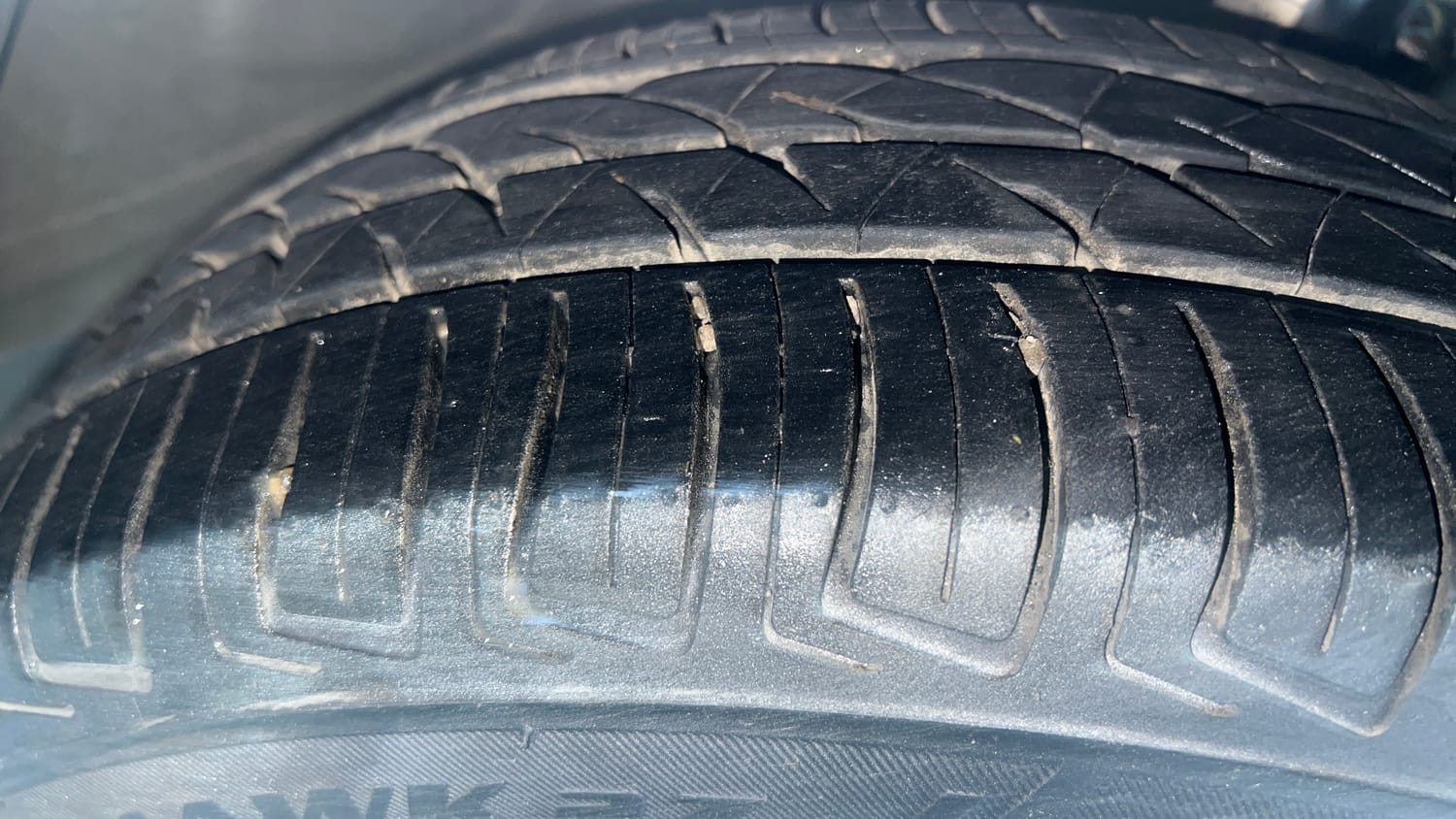 Used 2019 Maruti Suzuki Dzire ZXi AMT Petrol Automatic tyres RIGHT FRONT TYRE TREAD VIEW