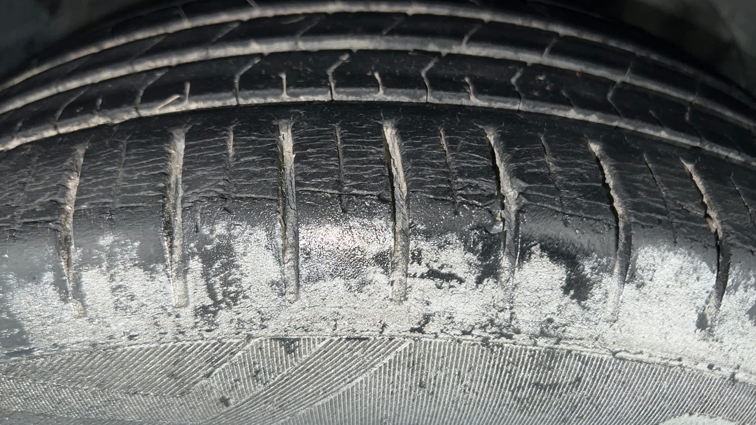 Used 2017 Maruti Suzuki Baleno Alpha 1.2 Petrol Manual tyres RIGHT FRONT TYRE TREAD VIEW