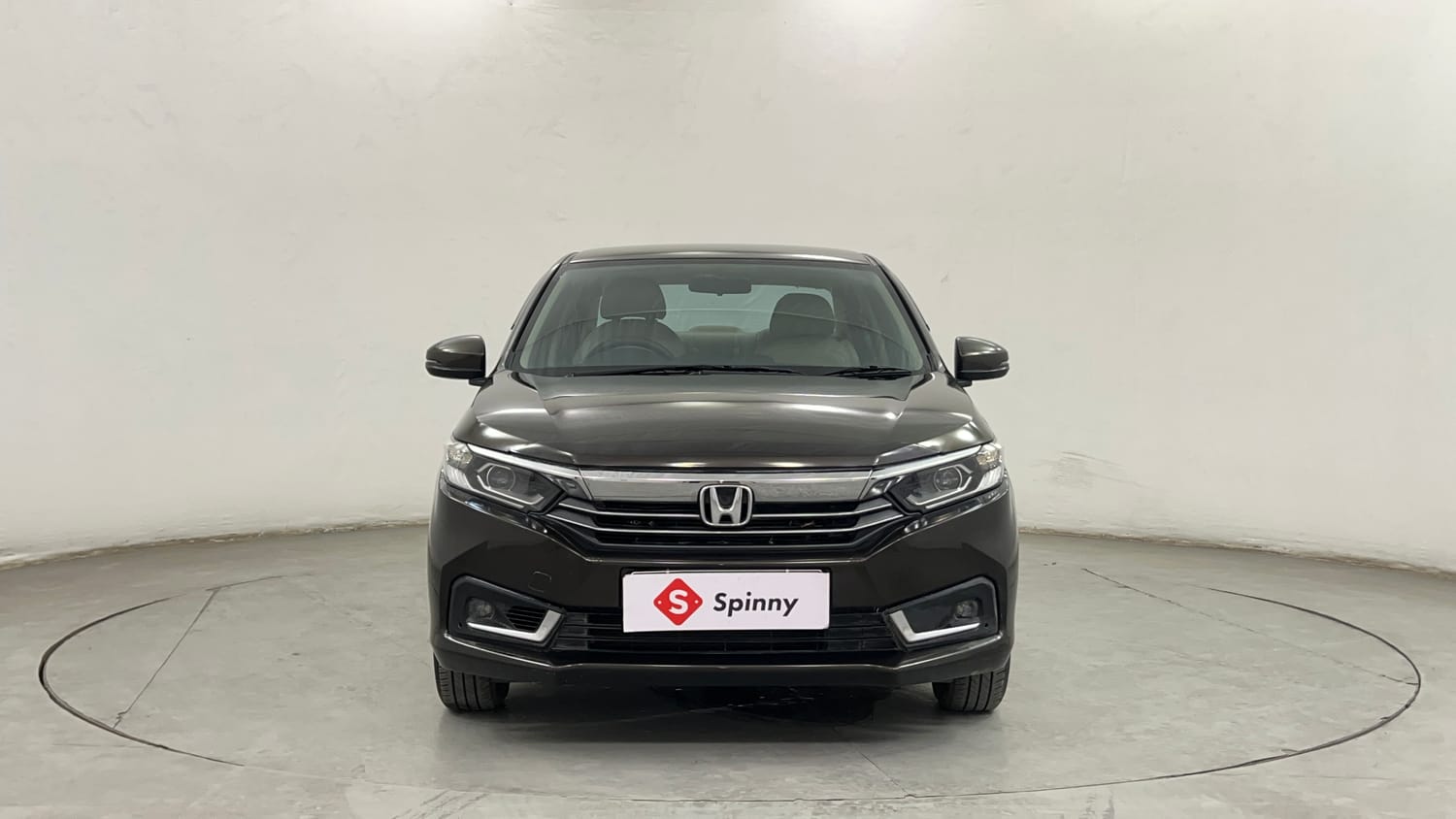 Used 2024 Honda Amaze 1.2 VX i-VTEC CNG (Outside Fitted) Cng Manual exterior FRONT VIEW