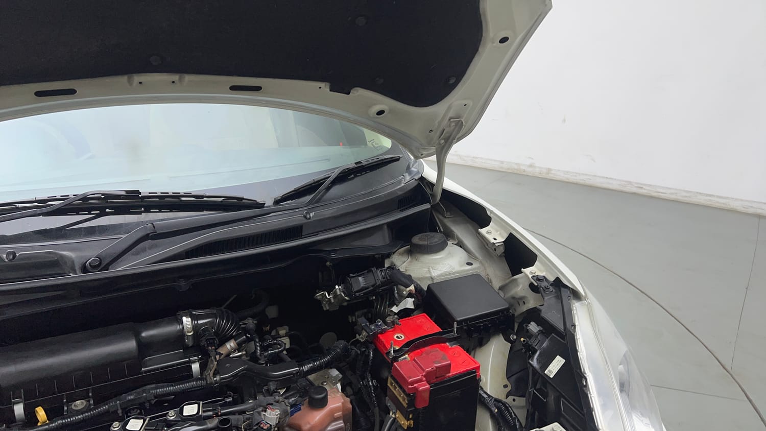 Used 2019 Maruti Suzuki Dzire ZXi AMT Petrol Automatic engine ENGINE LEFT SIDE HINGE & APRON VIEW