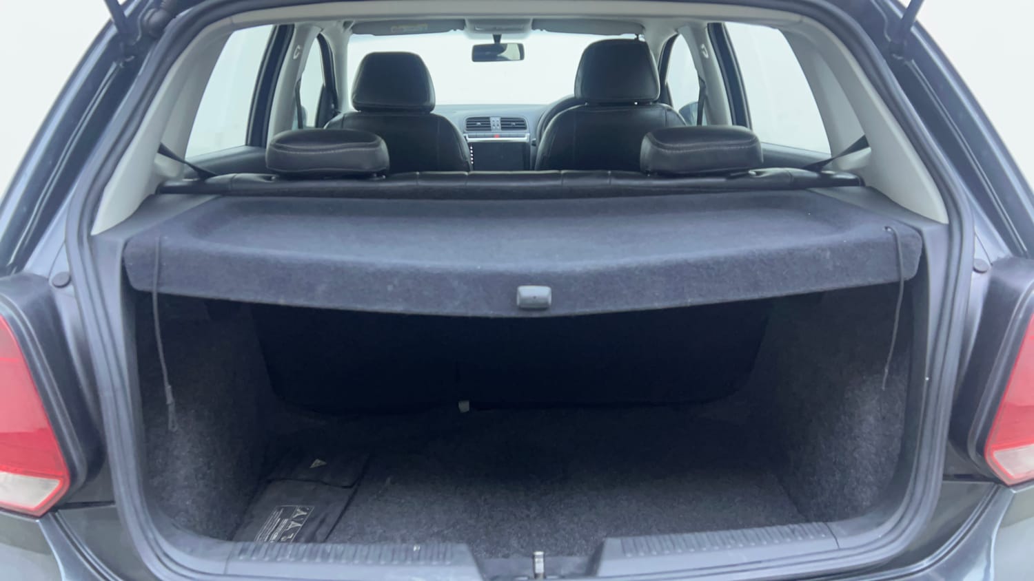 Used 2020 Volkswagen Polo Trendline 1.0L (P) Petrol Manual interior DICKY INSIDE VIEW