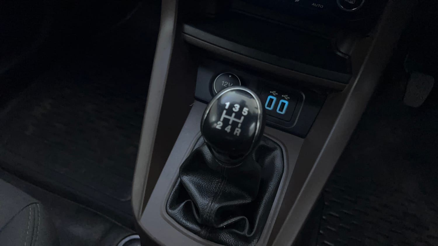 Used 2019 Ford Freestyle Titanium Plus 1.2 Ti-VCT Petrol Manual interior GEAR  KNOB VIEW