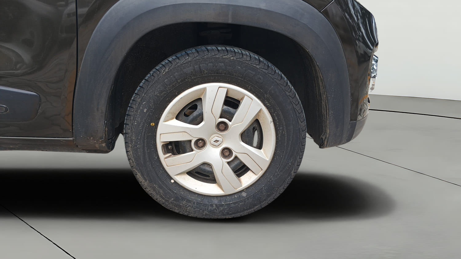 Used 2017 Renault Kwid 1.0 RXT Petrol Manual tyres RIGHT FRONT TYRE RIM VIEW