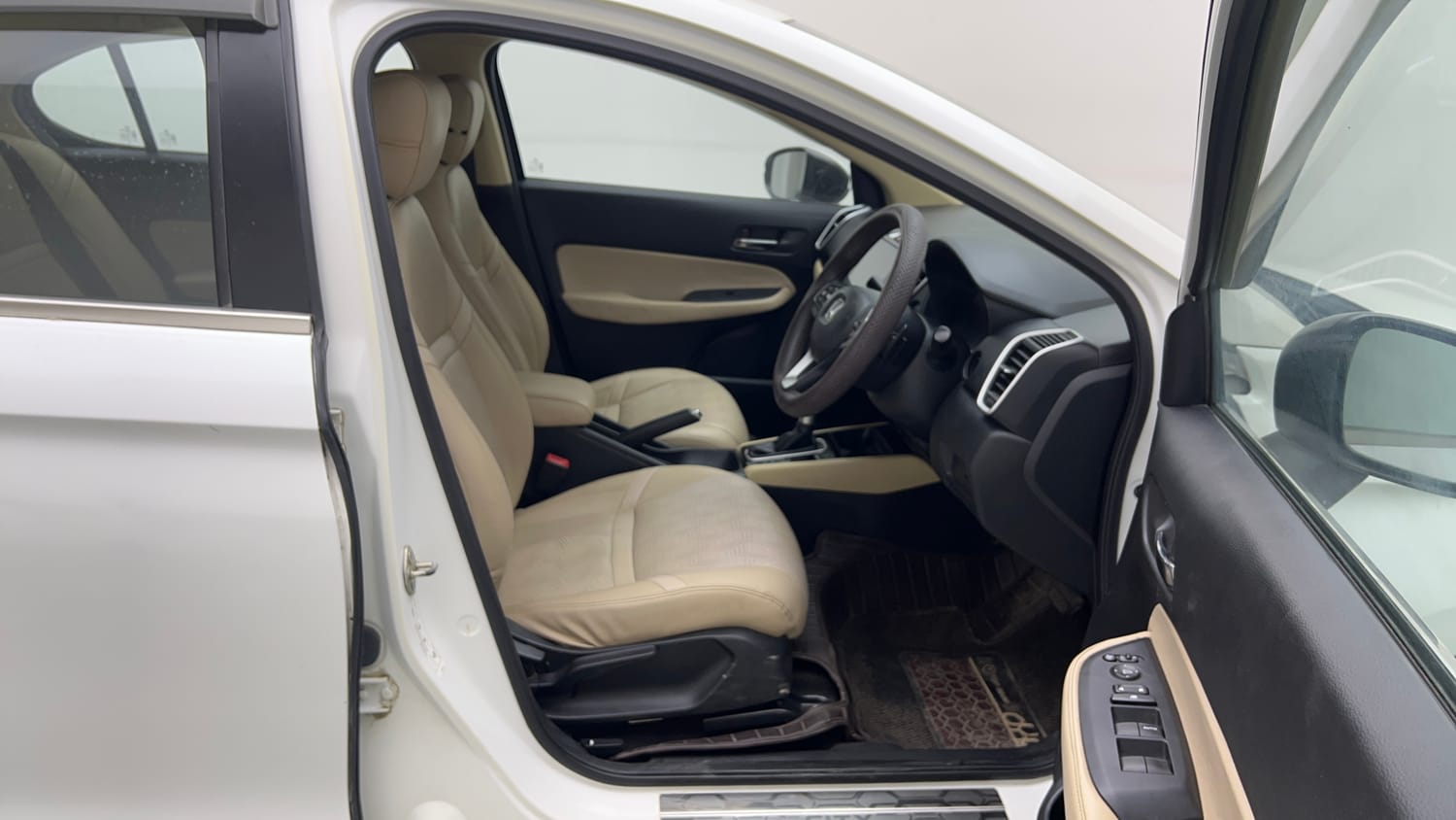 Used 2023 Honda City V Petrol CVT Petrol Automatic interior RIGHT SIDE FRONT DOOR CABIN VIEW