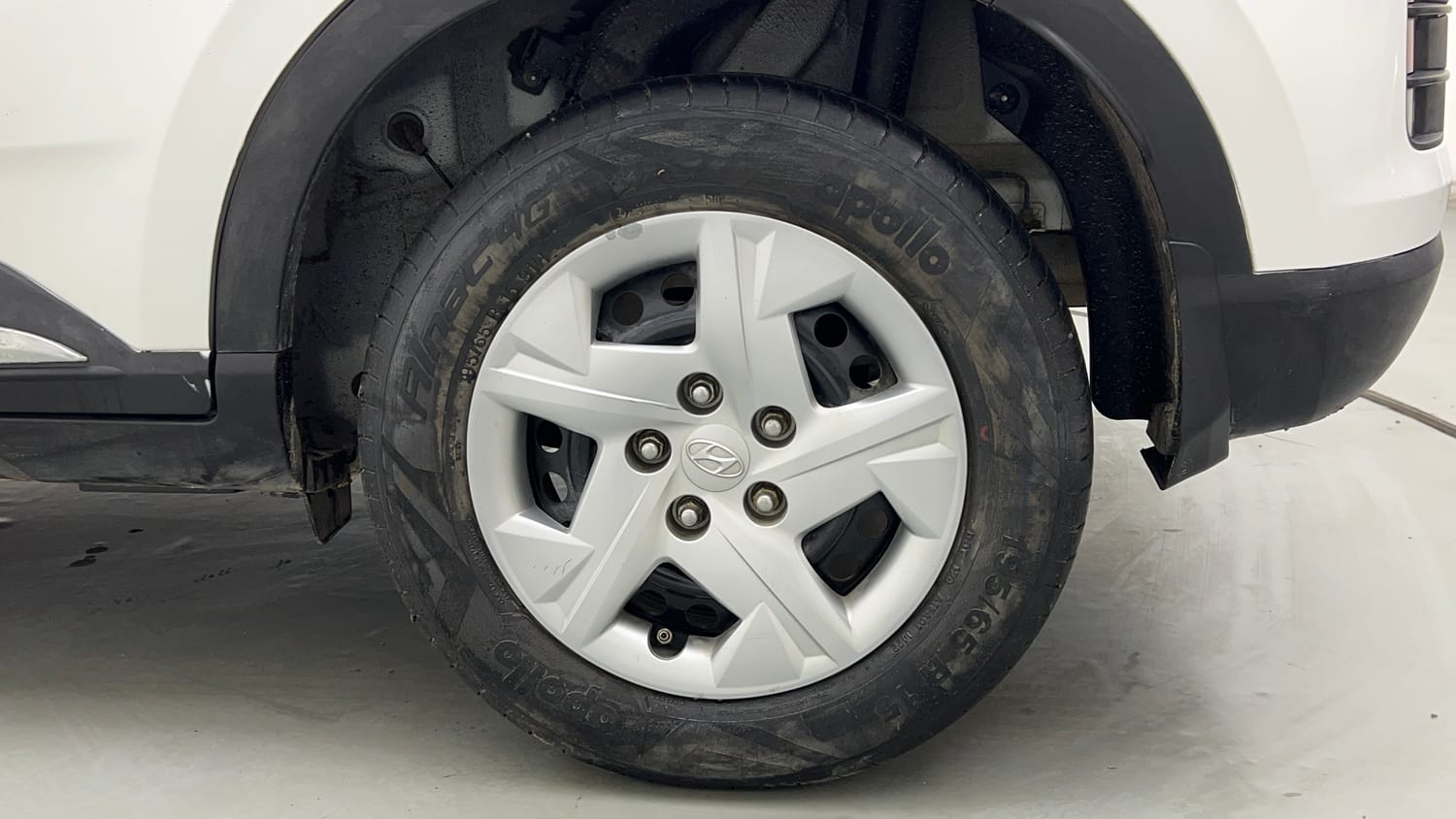 Used 2022 Hyundai Venue SX 1.2 Petrol Petrol Manual tyres LEFT REAR TYRE RIM VIEW