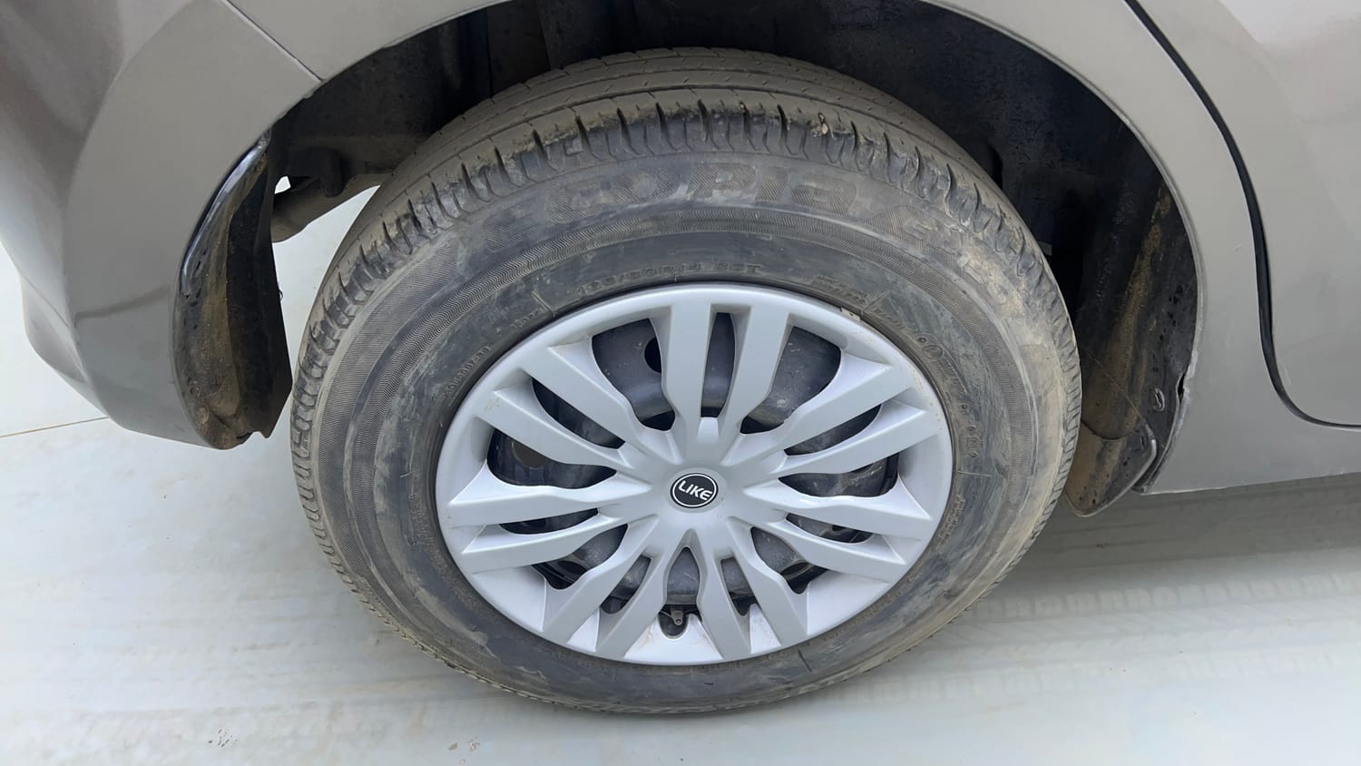 Used 2024 Maruti Suzuki Swift VXi Petrol Manual tyres RIGHT REAR TYRE RIM VIEW