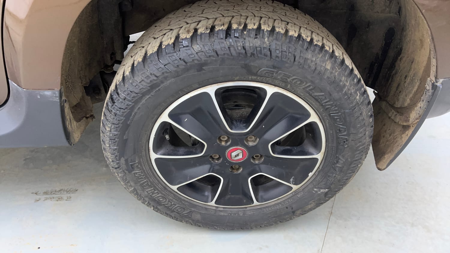 Used 2017 Renault Duster 85 PS RXS 4X2 MT Diesel Diesel Manual tyres LEFT REAR TYRE RIM VIEW
