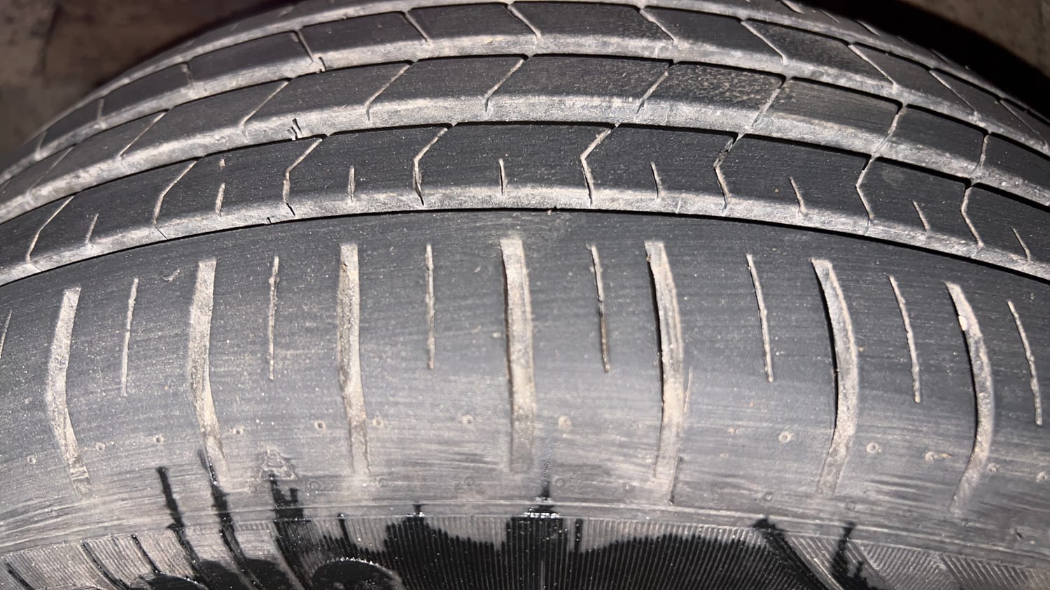 Used 2022 Maruti Suzuki Baleno Alpha AGS Petrol Automatic tyres LEFT FRONT TYRE TREAD VIEW