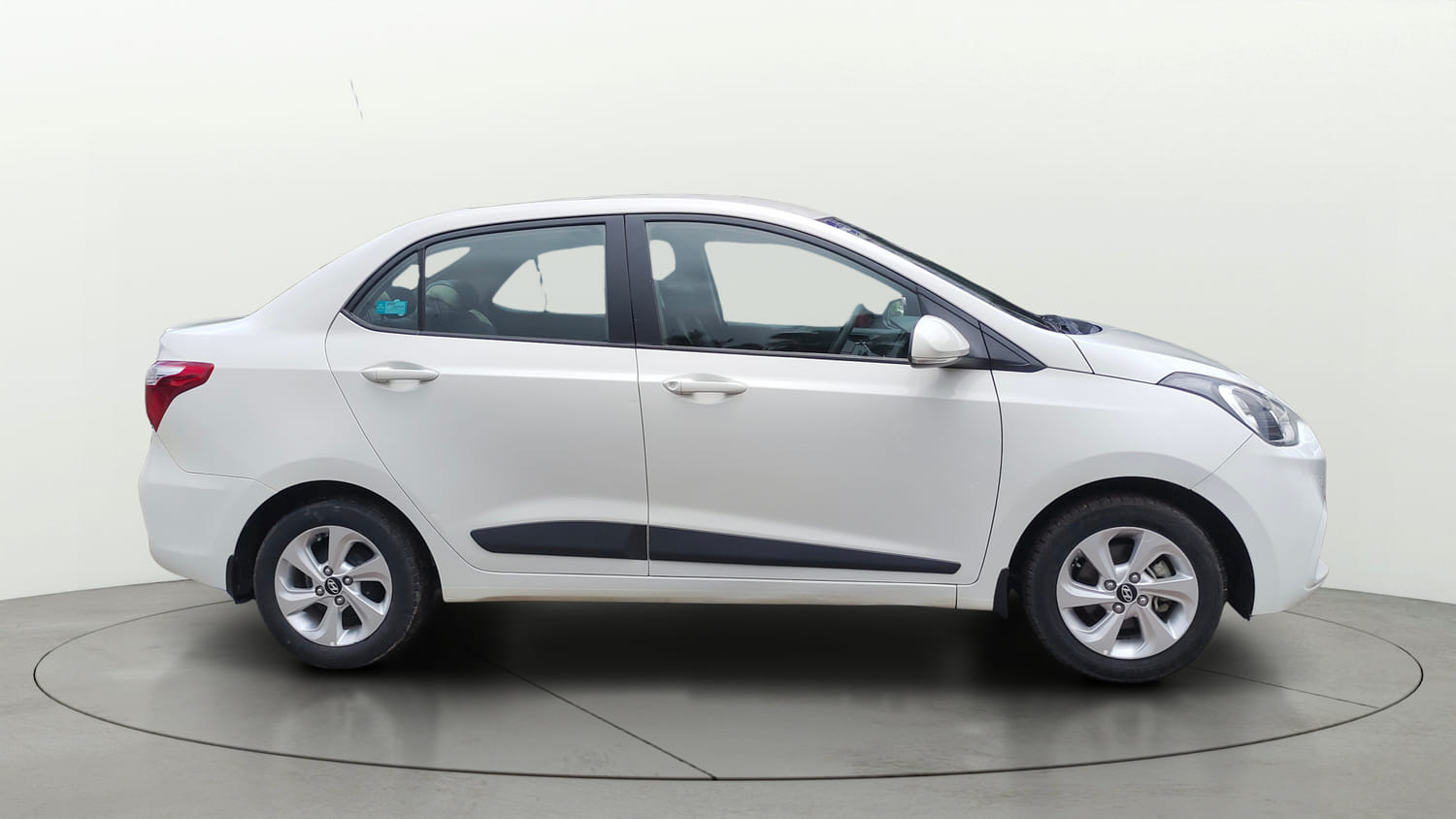 Used 2017 Hyundai Xcent SX Petrol Manual exterior RIGHT SIDE VIEW