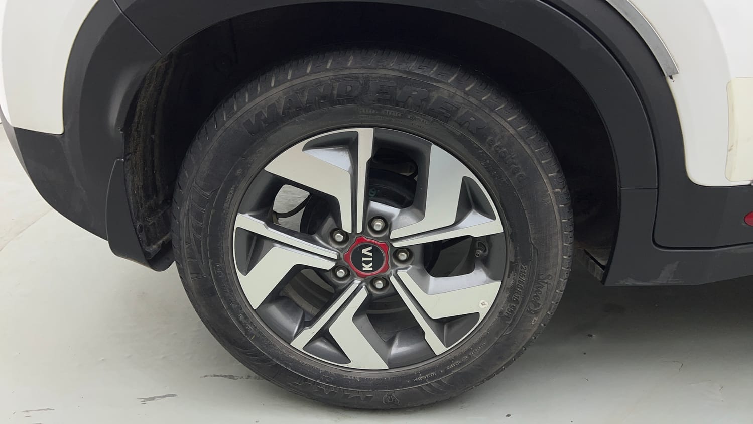 Used 2021 Kia Sonet GTX Plus 1.5 AT Diesel Automatic tyres RIGHT REAR TYRE RIM VIEW