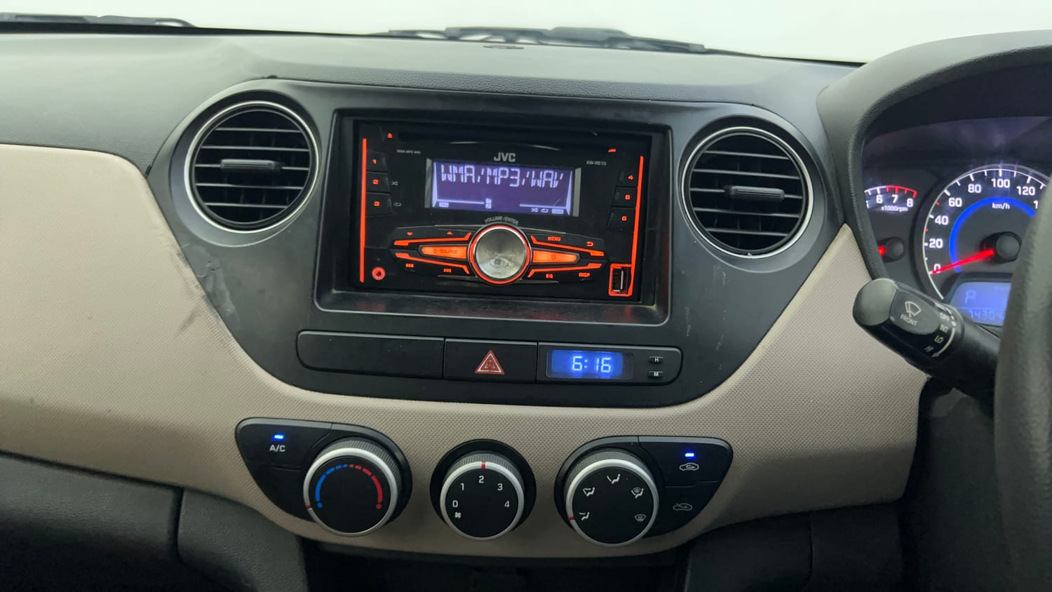 Used 2016 Hyundai Grand i10 Magna AT 1.2 Kappa VTVT Petrol Automatic interior MUSIC SYSTEM & AC CONTROL VIEW