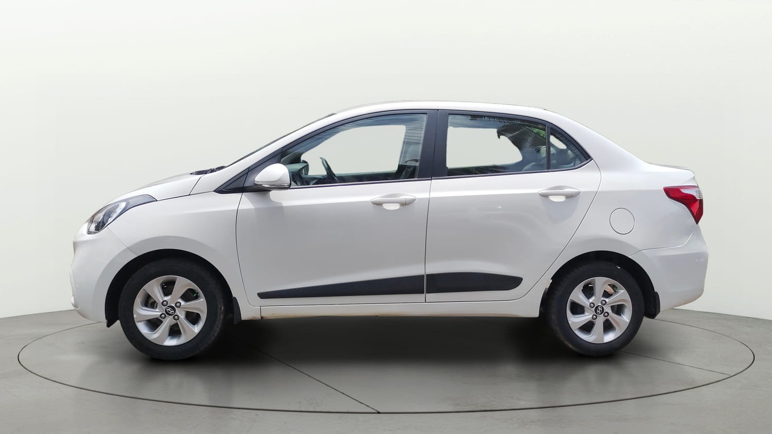 Used 2017 Hyundai Xcent SX Petrol Manual exterior LEFT SIDE VIEW