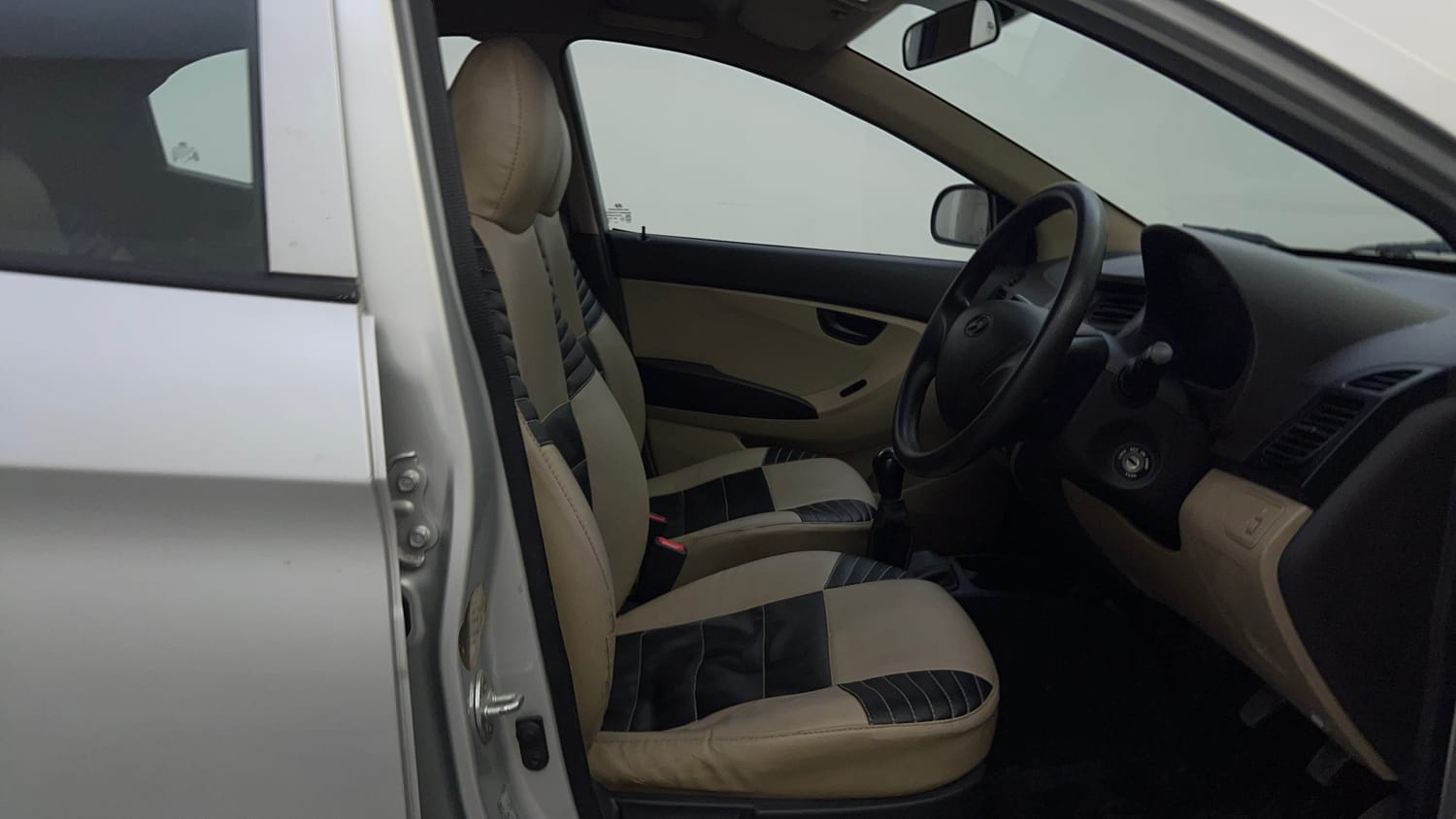 Used 2016 Hyundai Eon Era + Petrol Manual interior RIGHT SIDE FRONT DOOR CABIN VIEW