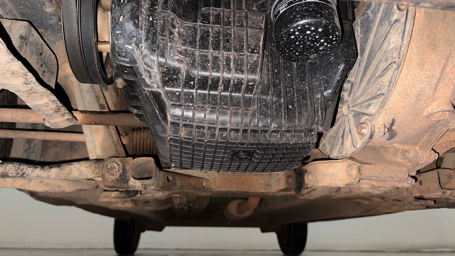 Used 2017 Renault Kwid CLIMBER 1.0 AMT Petrol Automatic extra FRONT LEFT UNDERBODY VIEW