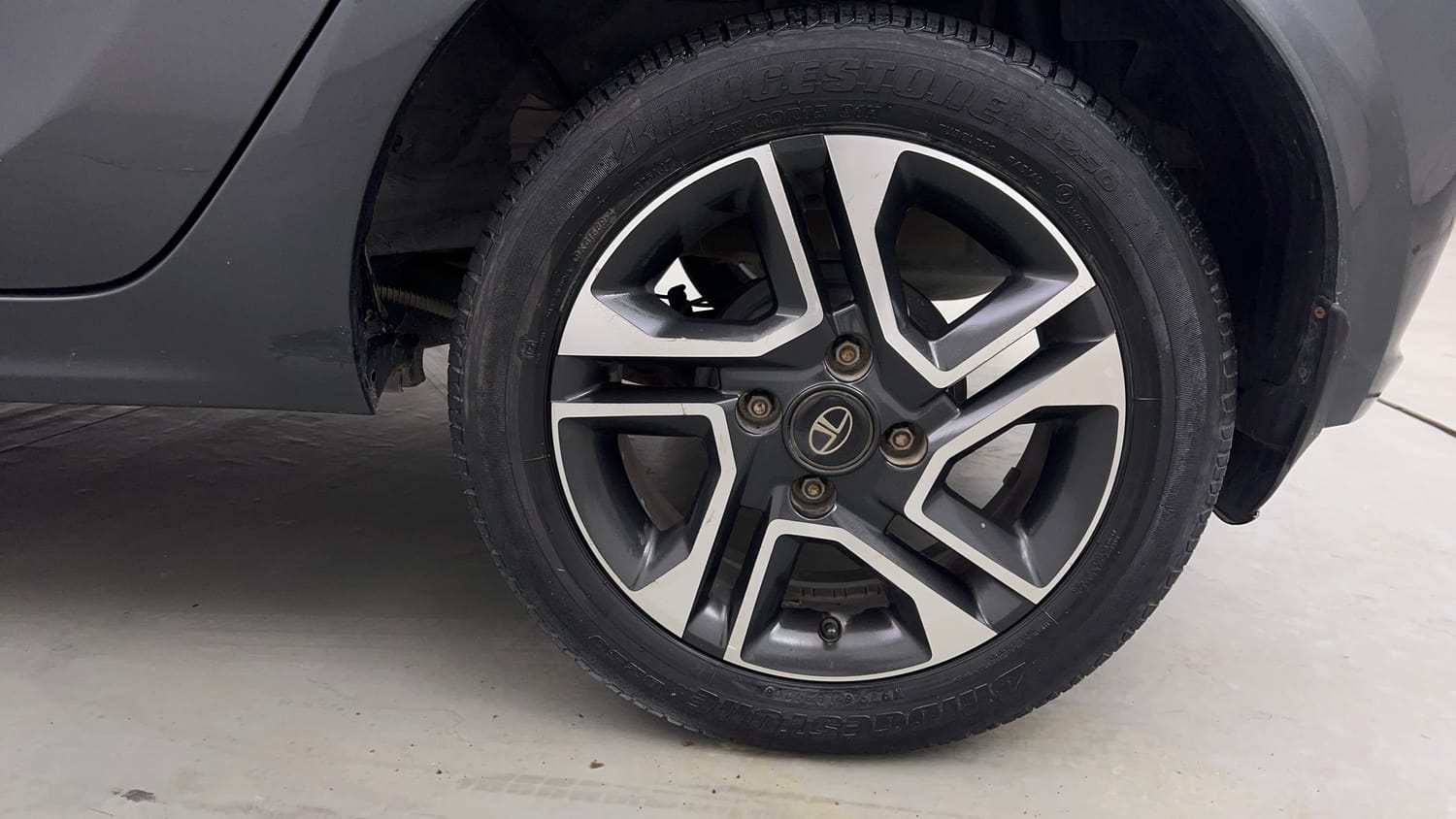 Used 2020 Tata Tiago XZ Plus Petrol Manual tyres LEFT REAR TYRE RIM VIEW