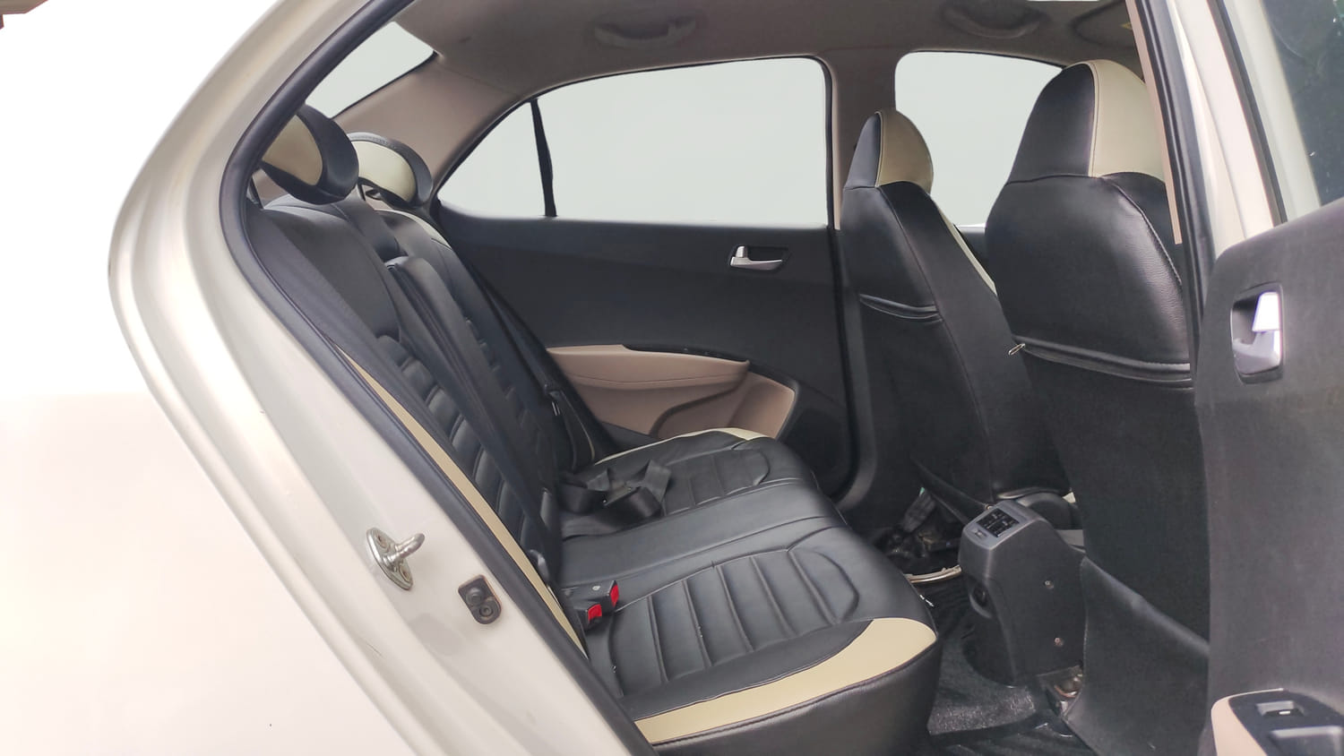 Used 2017 Hyundai Xcent SX Petrol Manual interior RIGHT SIDE REAR DOOR CABIN VIEW