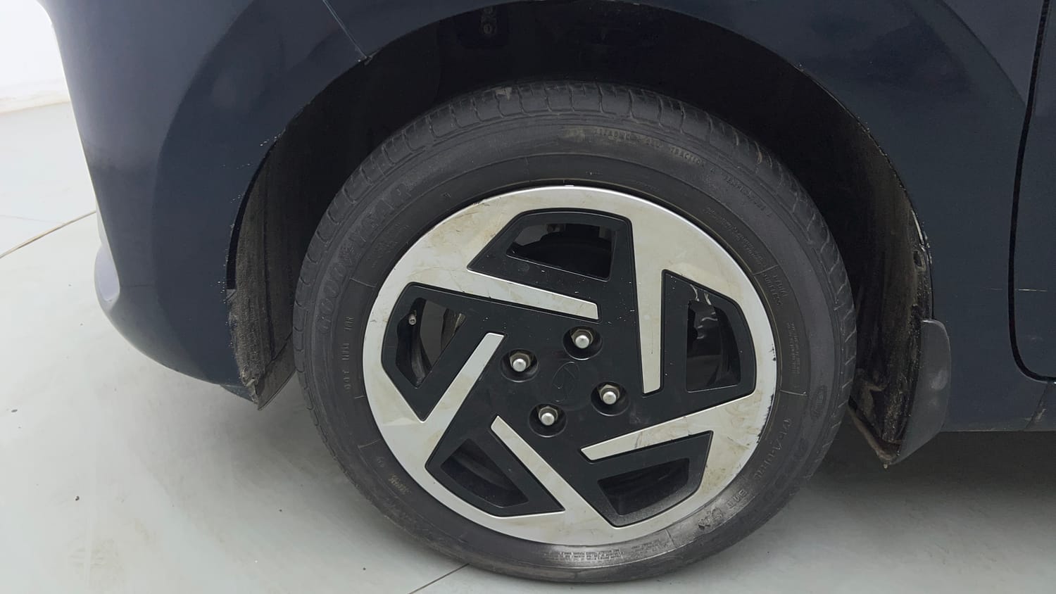 Used 2024 Hyundai Grand i10 Nios Sportz 1.2 Kappa VTVT Petrol Manual tyres LEFT FRONT TYRE RIM VIEW