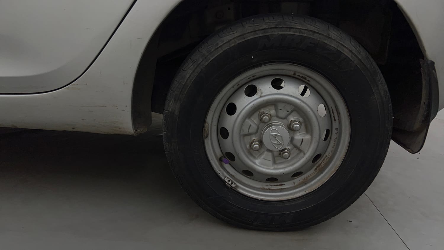 Used 2016 Hyundai Eon Era + Petrol Manual tyres LEFT REAR TYRE RIM VIEW