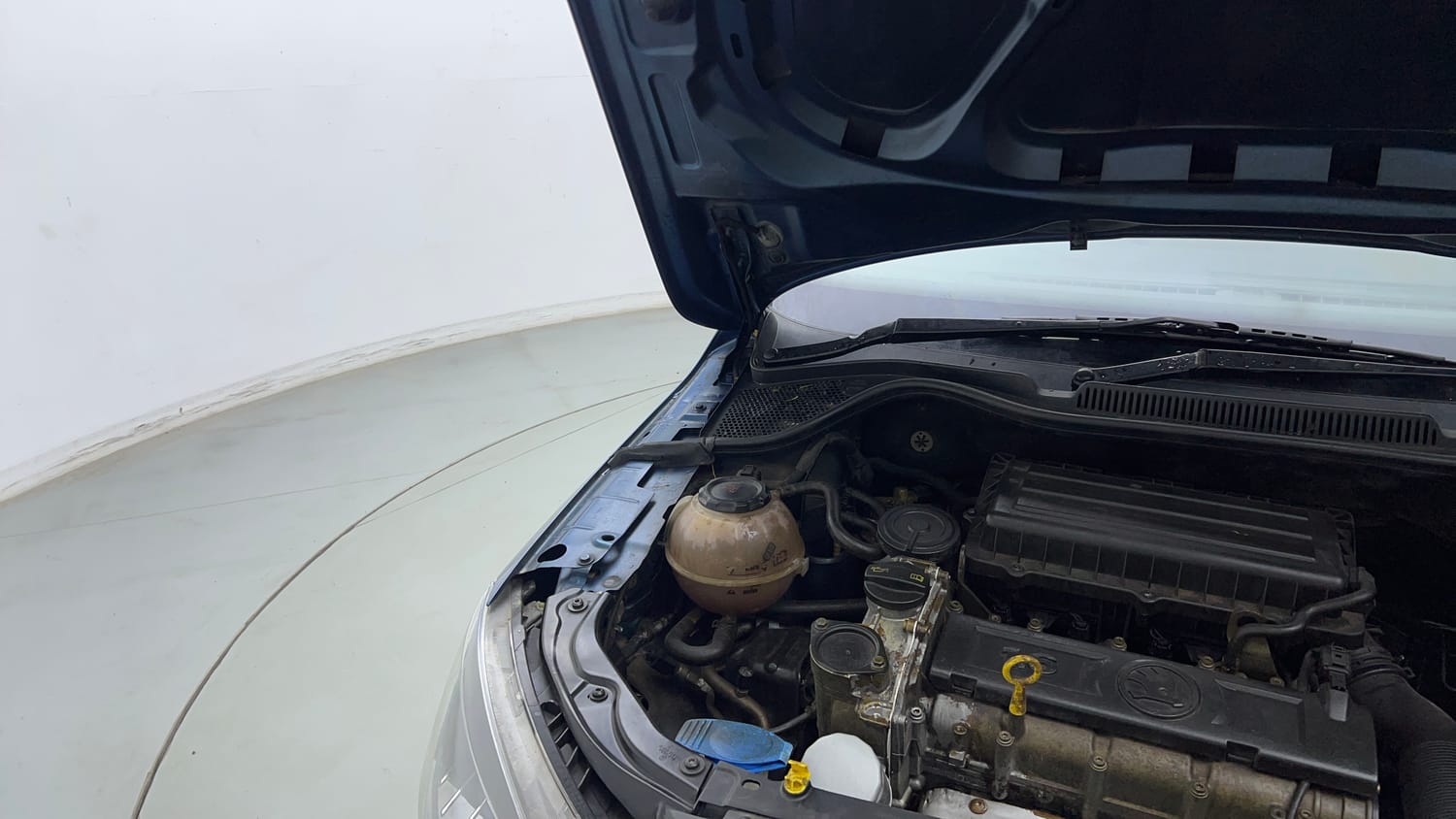 Used 2018 Skoda Rapid Style 1.6 MPI Petrol Manual engine ENGINE RIGHT SIDE HINGE & APRON VIEW