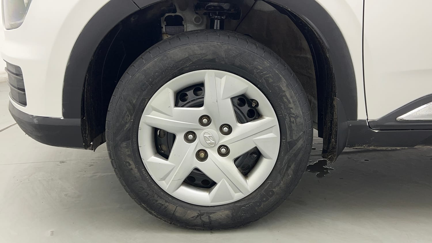 Used 2022 Hyundai Venue SX 1.2 Petrol Petrol Manual tyres LEFT FRONT TYRE RIM VIEW