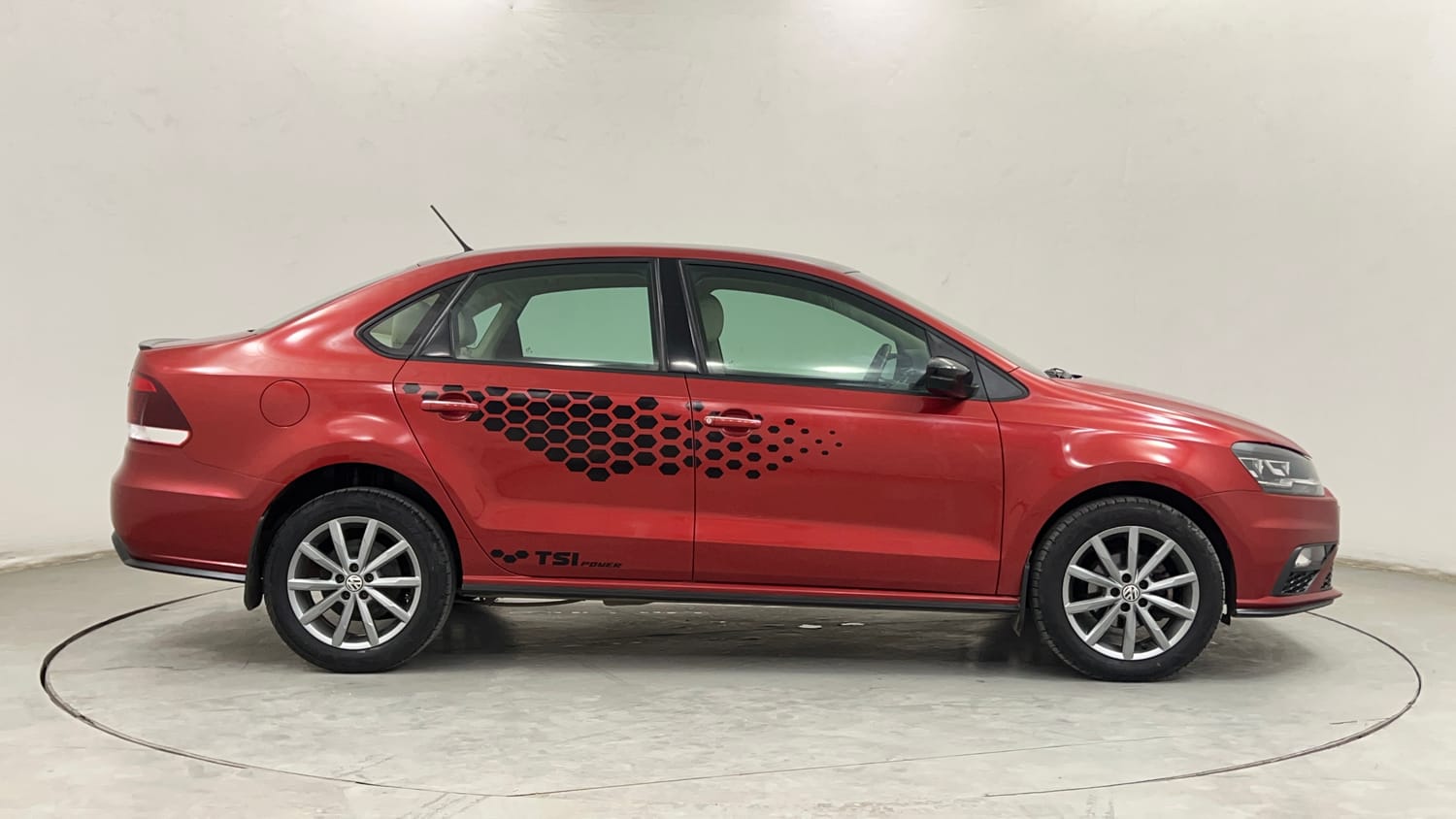 Used 2020 Volkswagen Vento Highline Plus 1.0L TSI Petrol Manual exterior RIGHT SIDE VIEW
