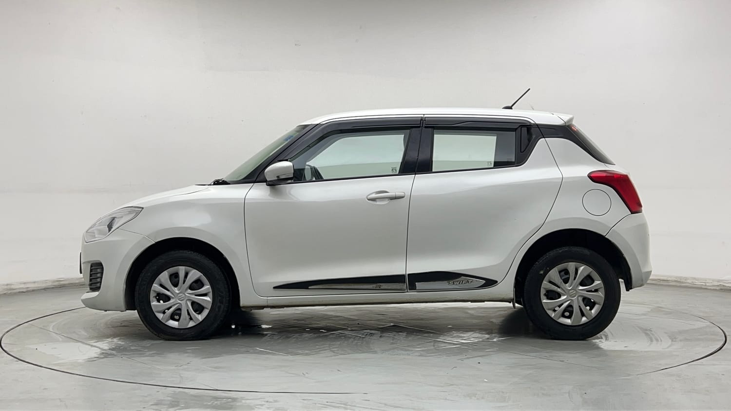 Used 2019 Maruti Suzuki Swift VXi AMT Petrol Automatic exterior LEFT SIDE VIEW