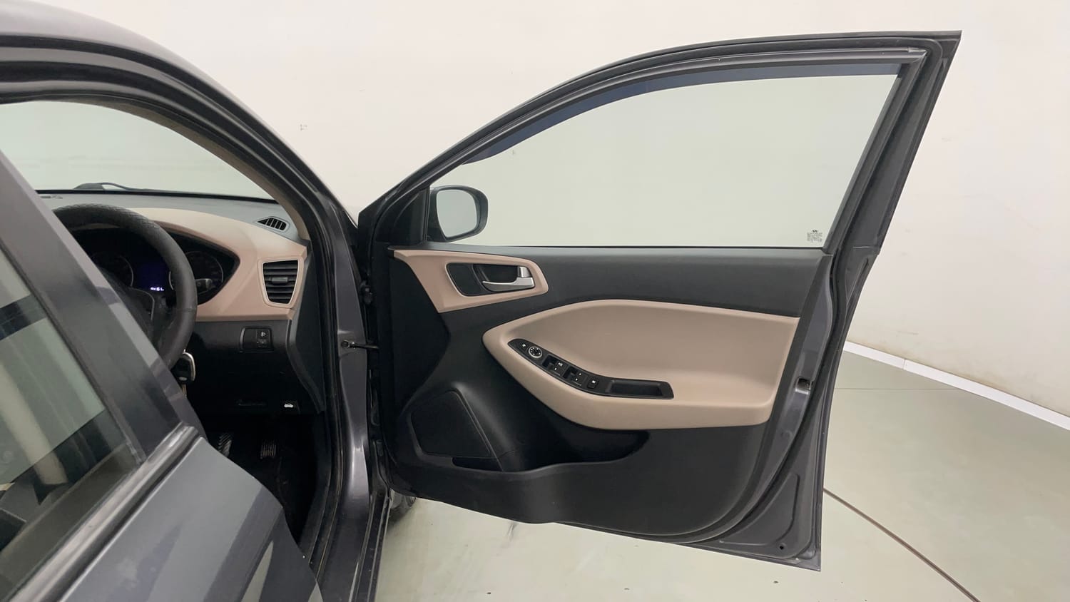 Used 2019 Hyundai Elite i20 Sportz Plus 1.2 Petrol Manual interior RIGHT FRONT DOOR OPEN VIEW