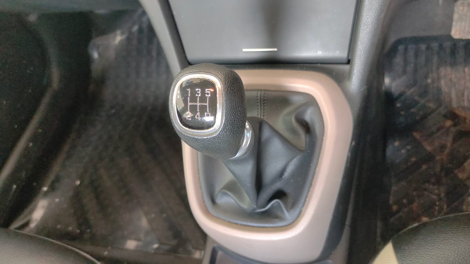 Used 2017 Hyundai Xcent SX Petrol Manual interior GEAR  KNOB VIEW
