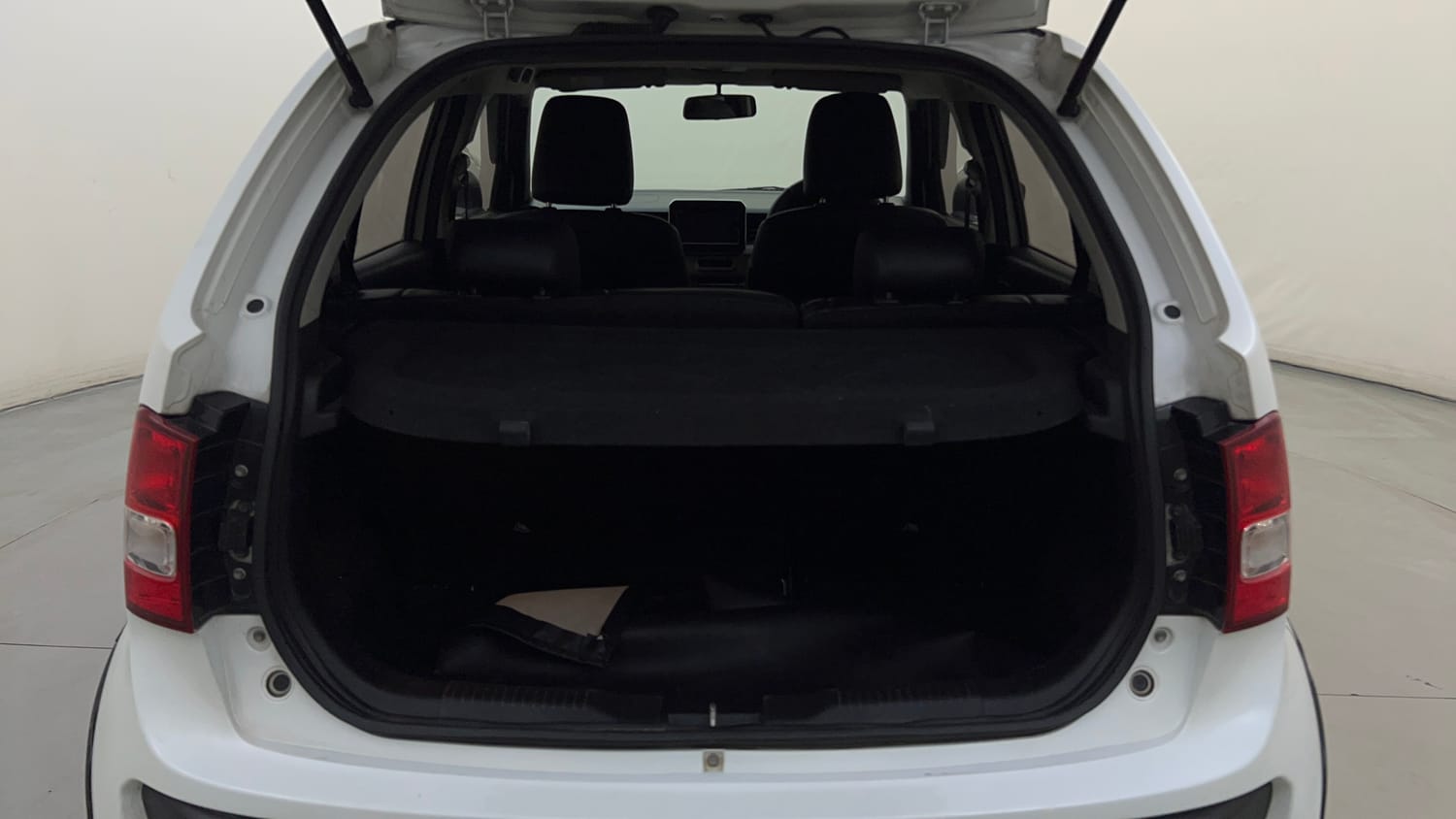 Used 2018 Maruti Suzuki Ignis Alpha 1.2 AMT Petrol Automatic interior DICKY INSIDE VIEW
