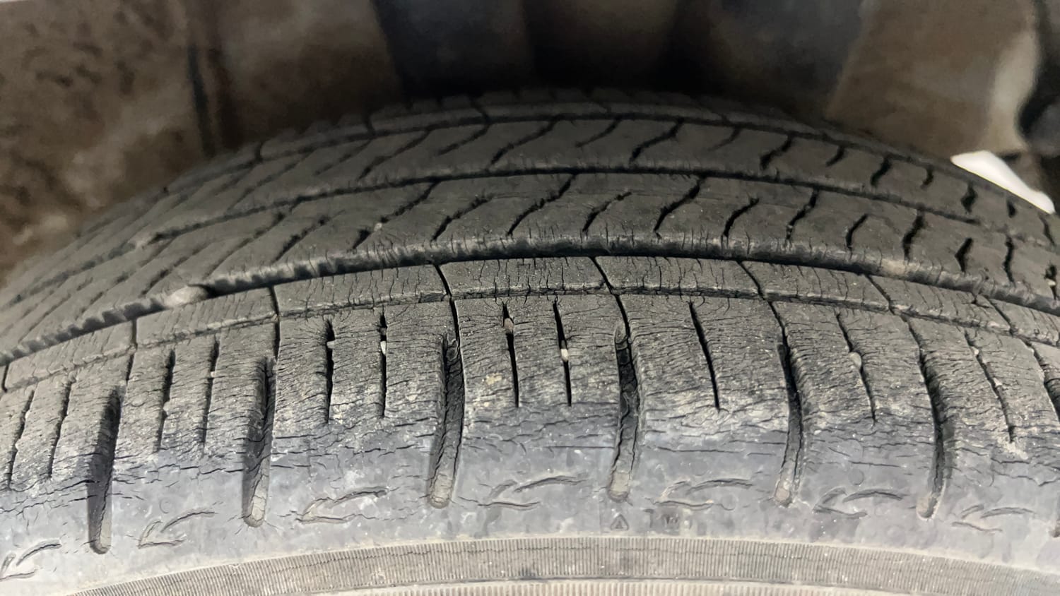 Used 2020 Hyundai Aura SX Plus 1.2 AMT Petrol Petrol Automatic tyres LEFT REAR TYRE TREAD VIEW