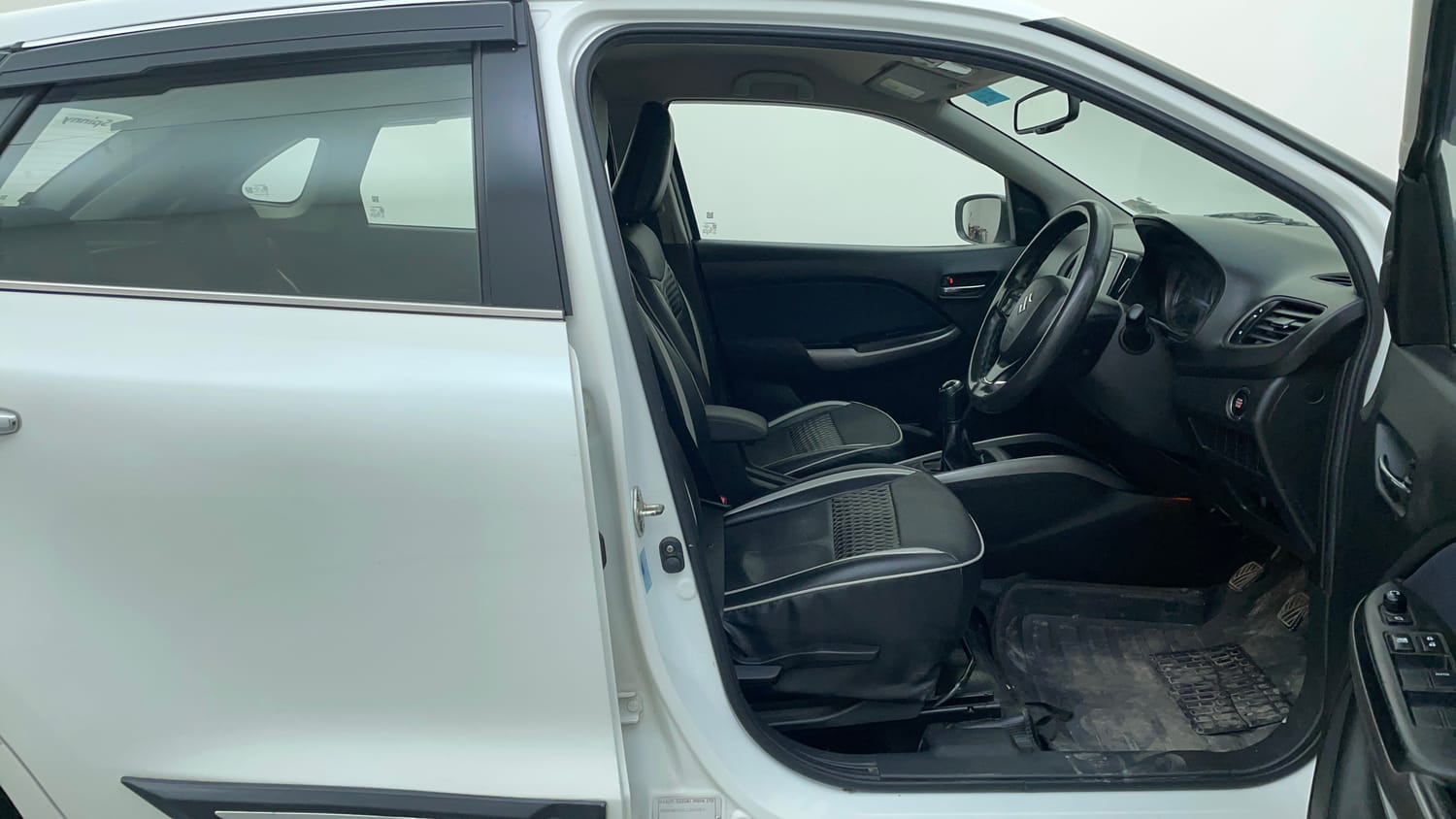 Used 2020 Maruti Suzuki Baleno Zeta Petrol Manual interior RIGHT SIDE FRONT DOOR CABIN VIEW