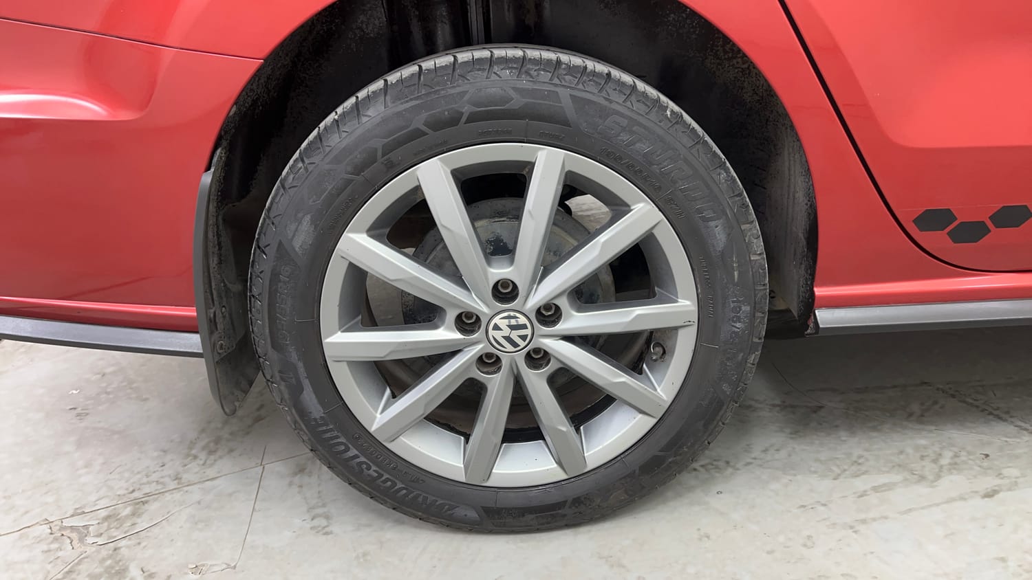 Used 2020 Volkswagen Vento Highline Plus 1.0L TSI Petrol Manual tyres RIGHT REAR TYRE RIM VIEW